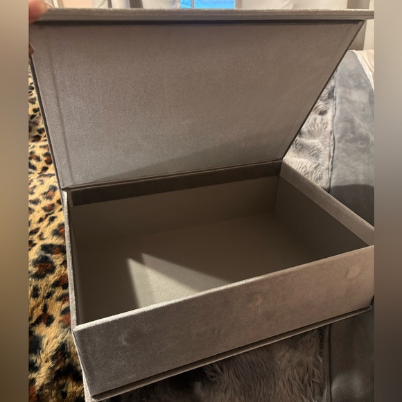 Velvet Storage Box - Picture 3 of 7